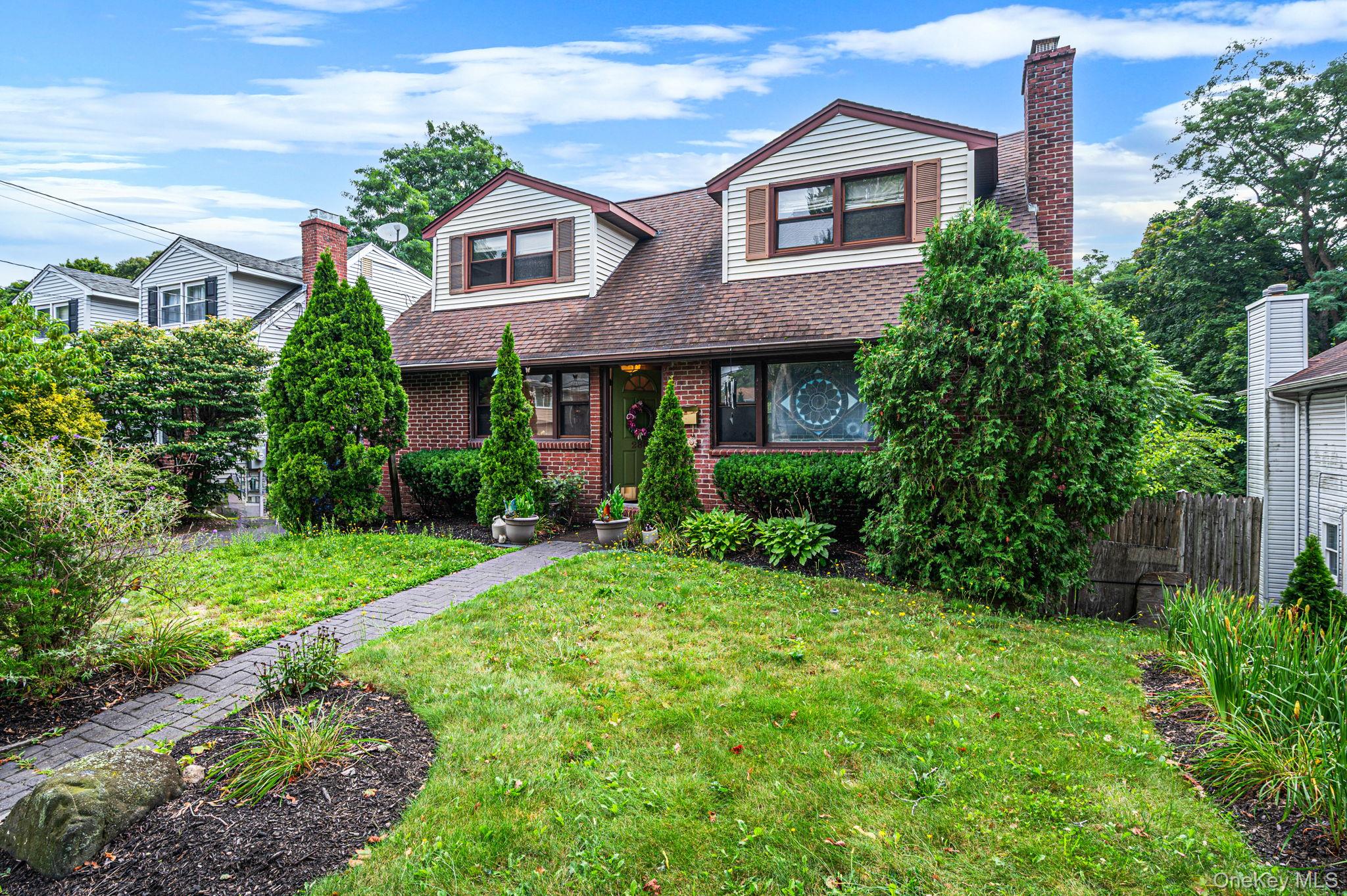 288 Nassau Road Property Photo 2