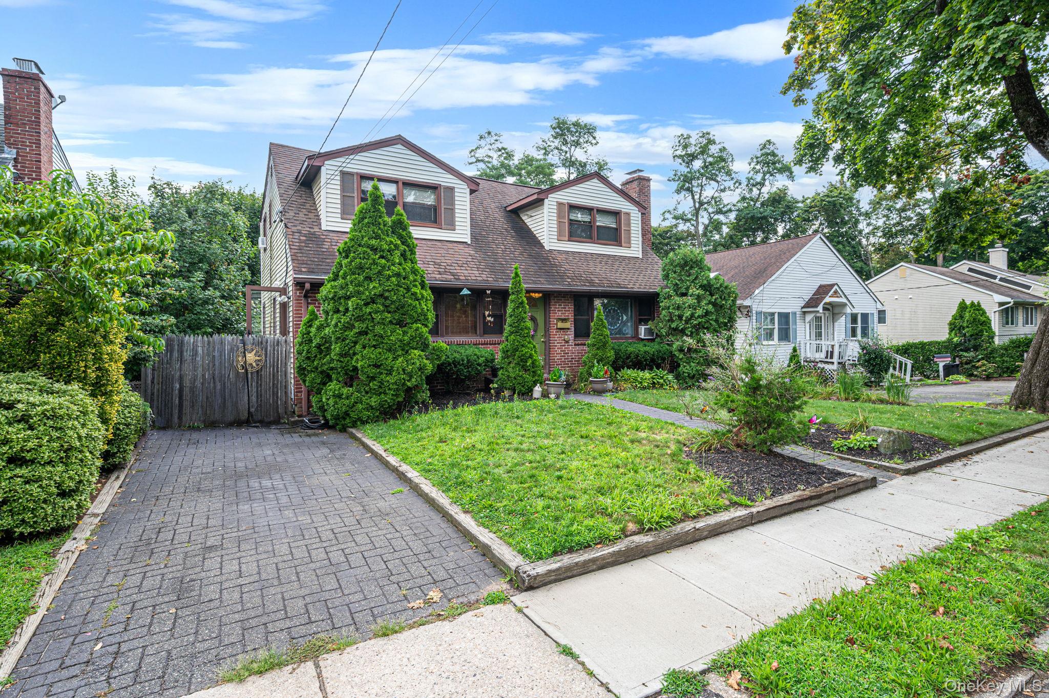 288 Nassau Road Property Photo 3