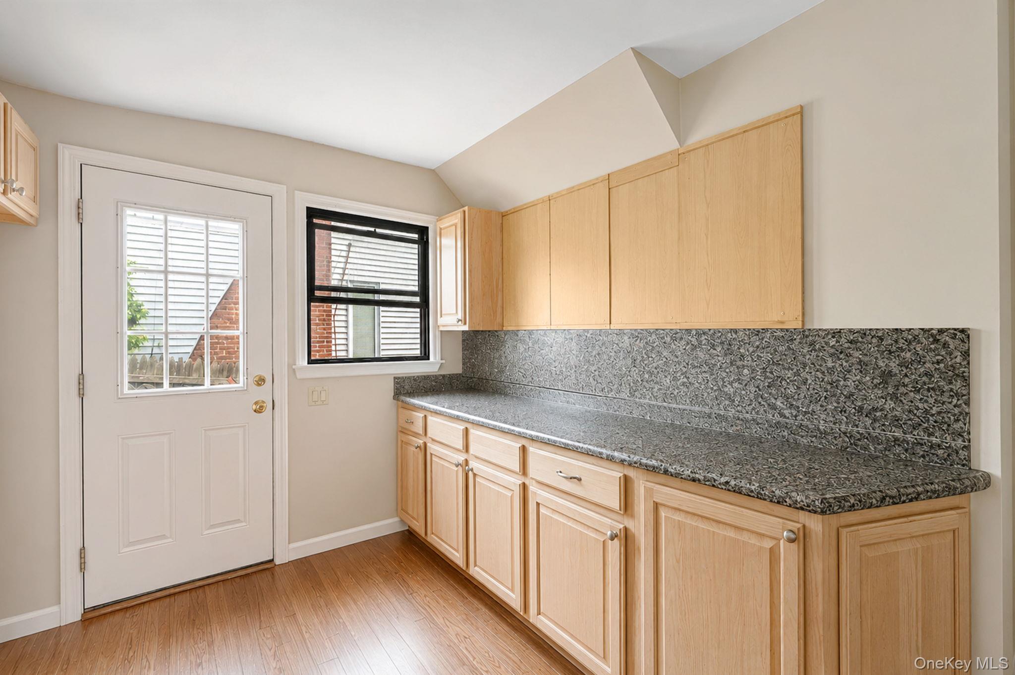 288 Nassau Road Property Photo 21