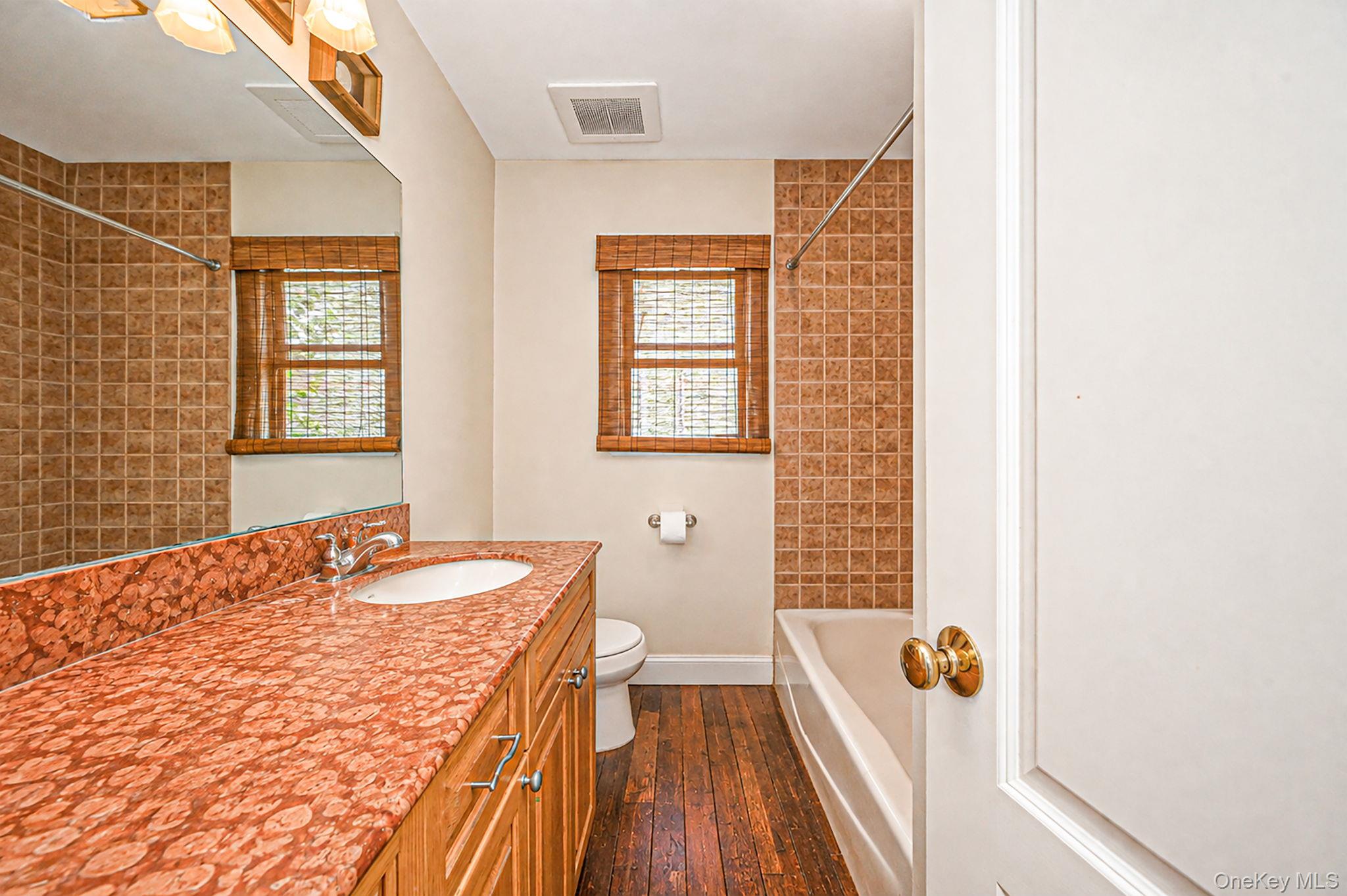 288 Nassau Road Property Photo 28