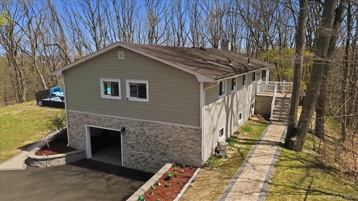 263 Oyster Bay Road Property Photo 2