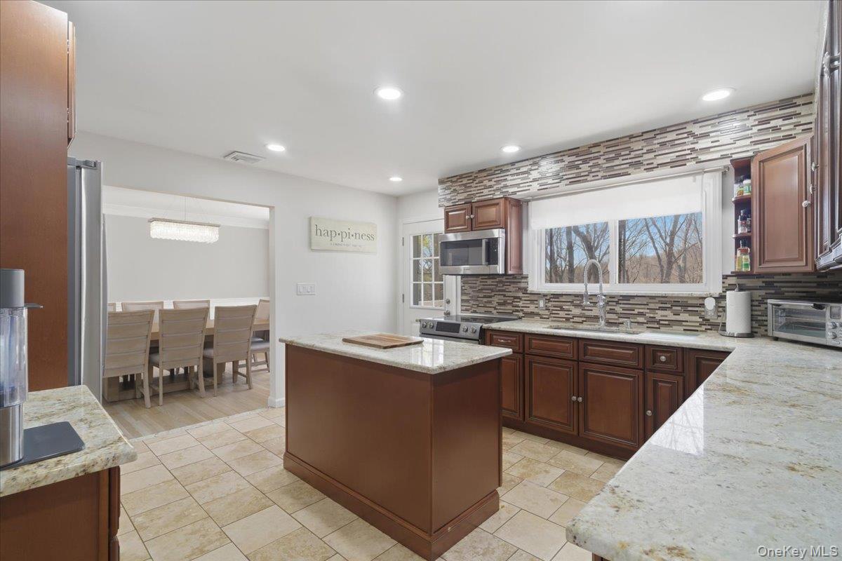 263 Oyster Bay Road Property Photo 11