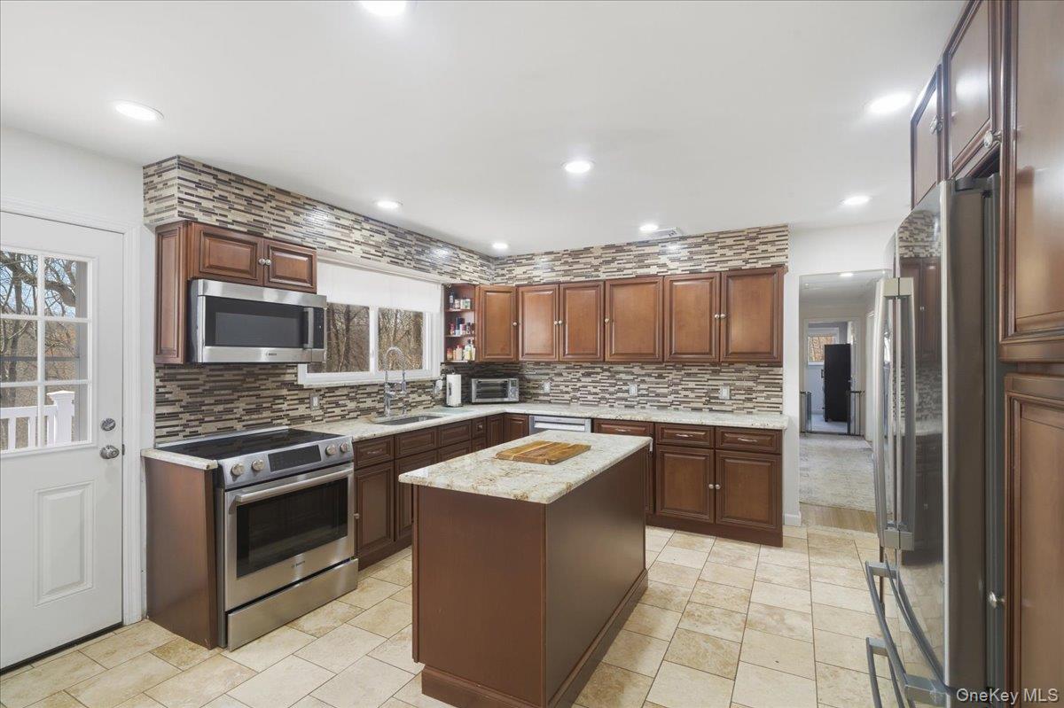 263 Oyster Bay Road Property Photo 12