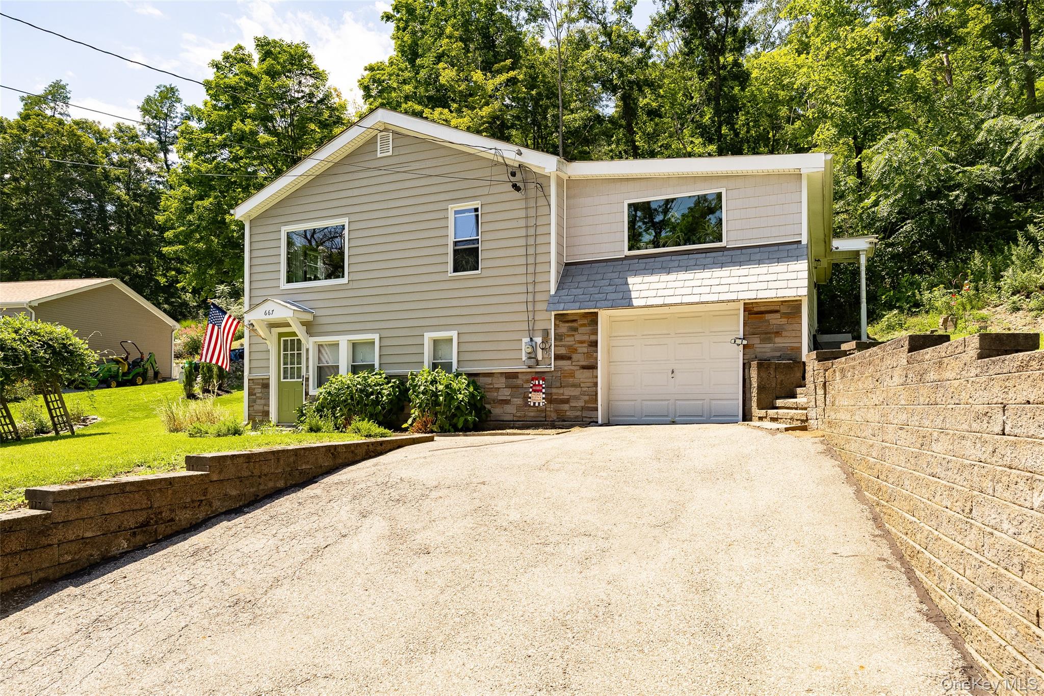 667 Traver Road Property Photo 3