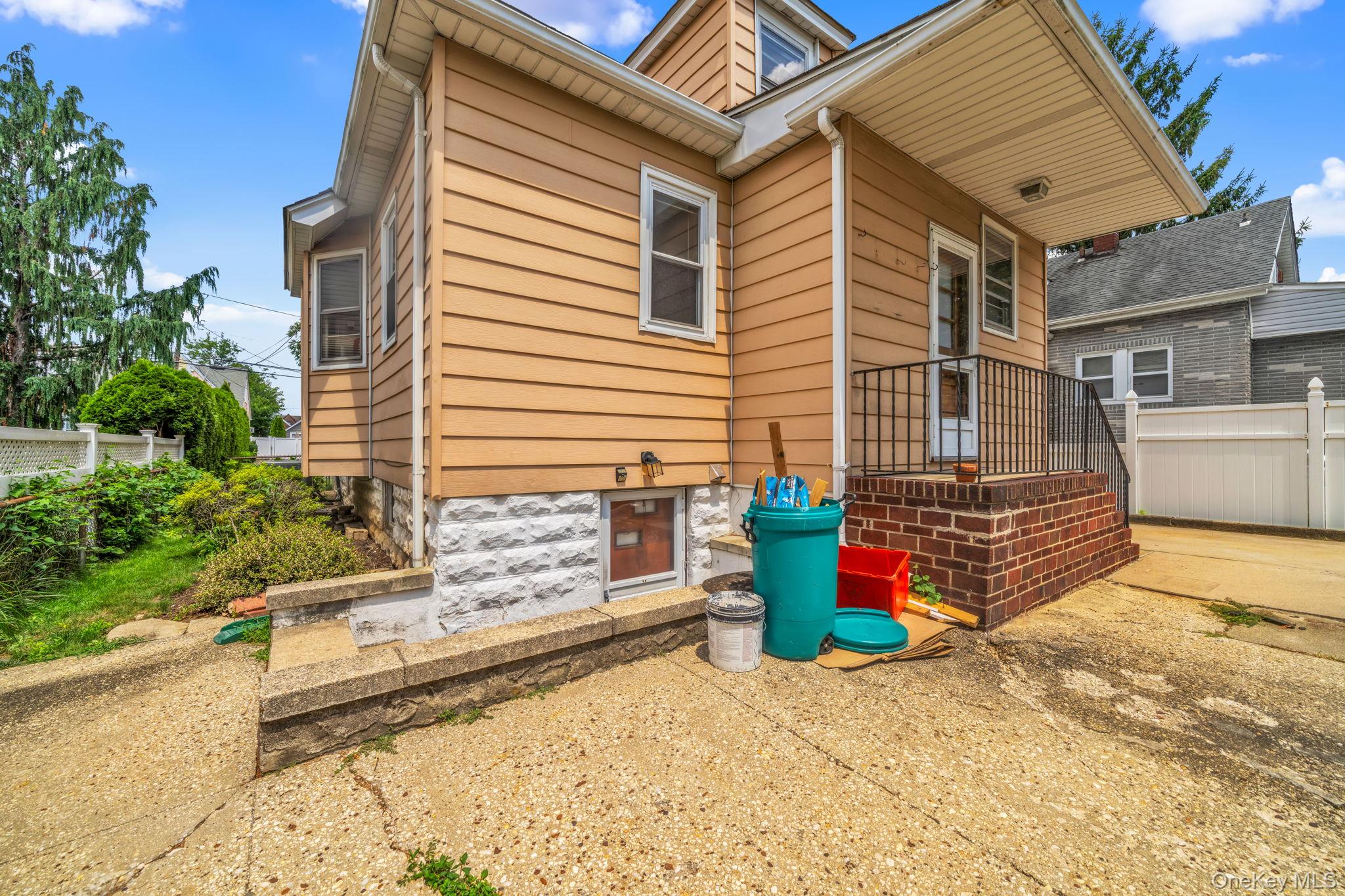 1073 Concord Street Property Photo 3