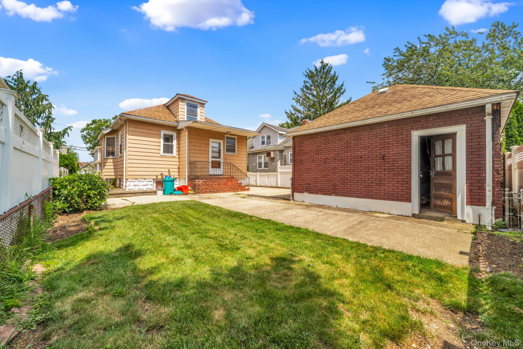 1073 Concord Street Property Photo 4