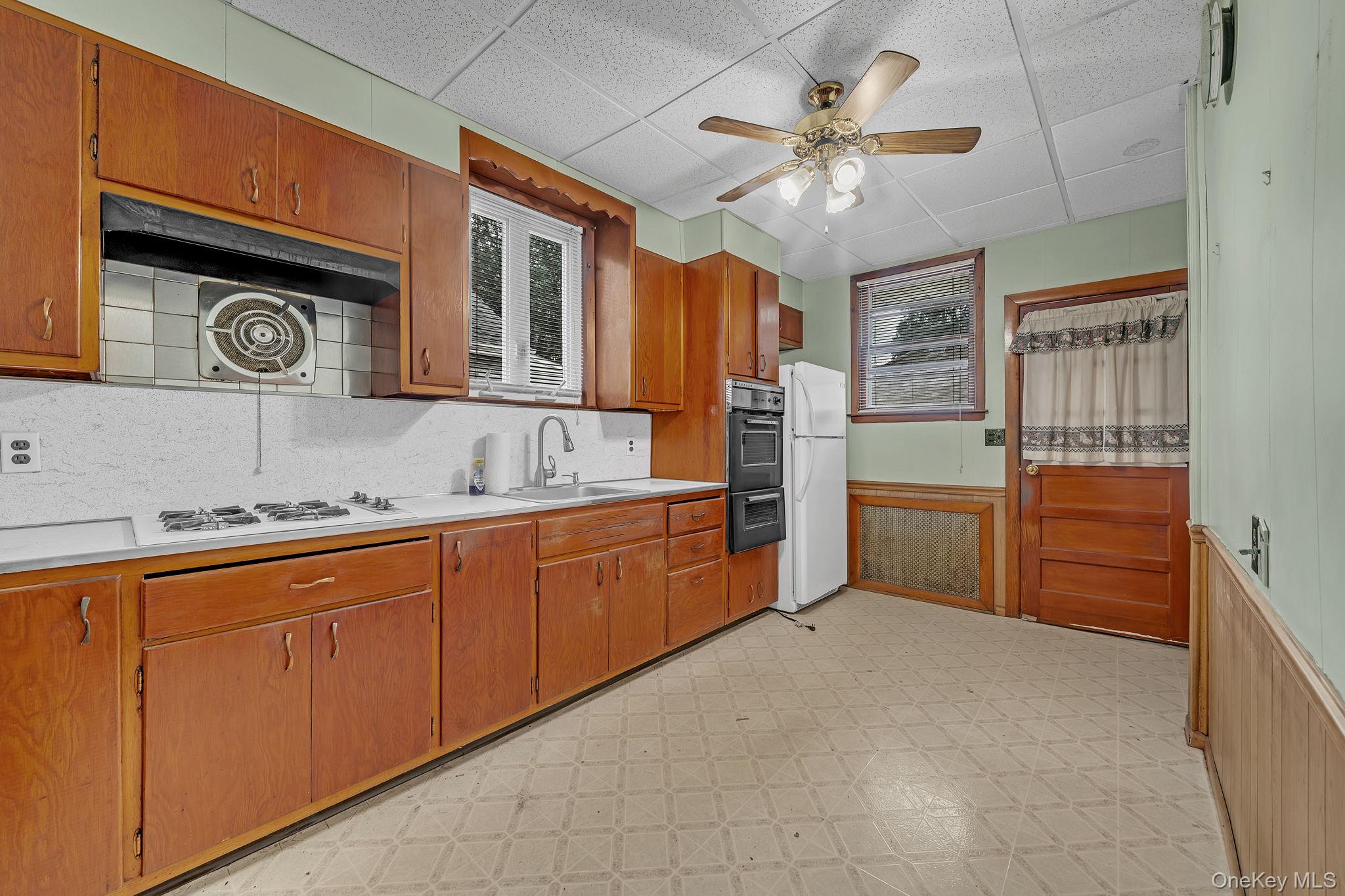 1073 Concord Street Property Photo 6