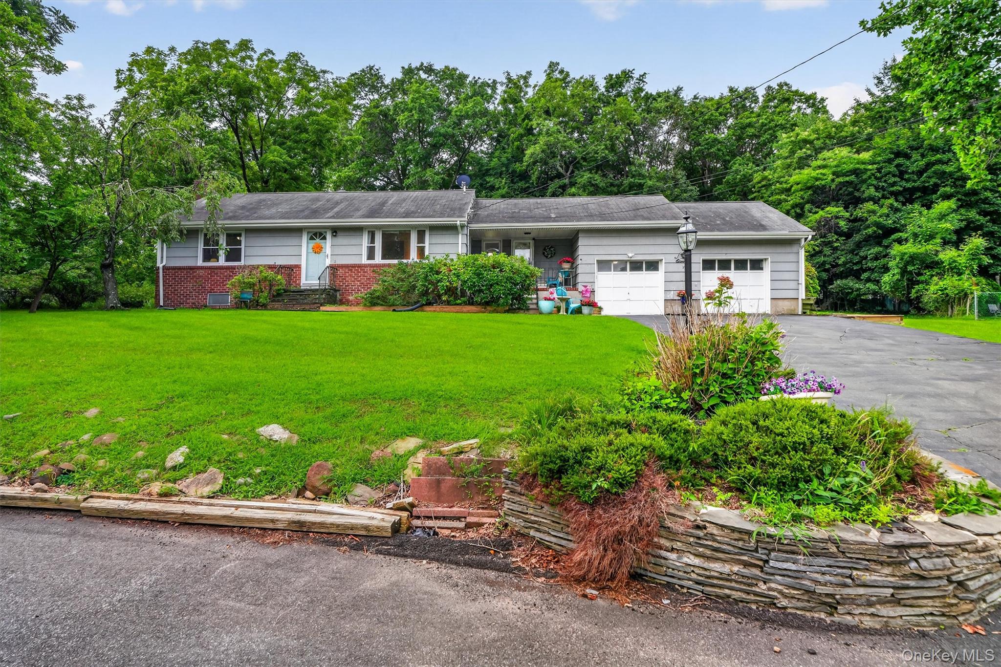 11 Lorraine Court Property Photo 2