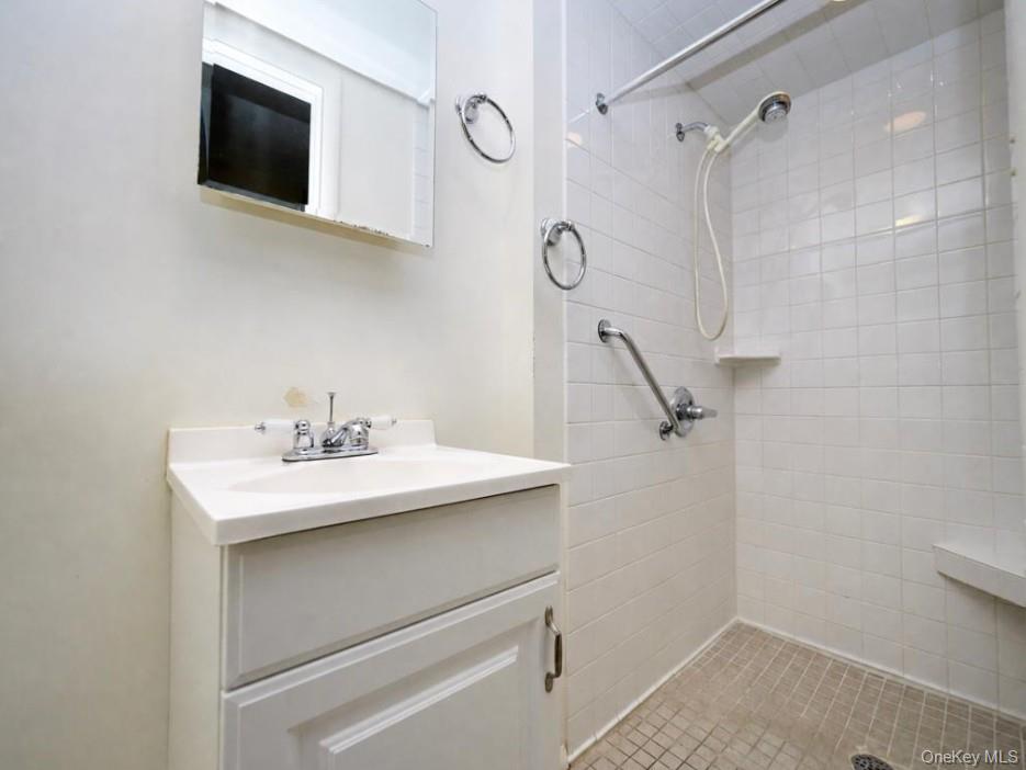 82 Vails Gate Heights Drive Property Photo 12