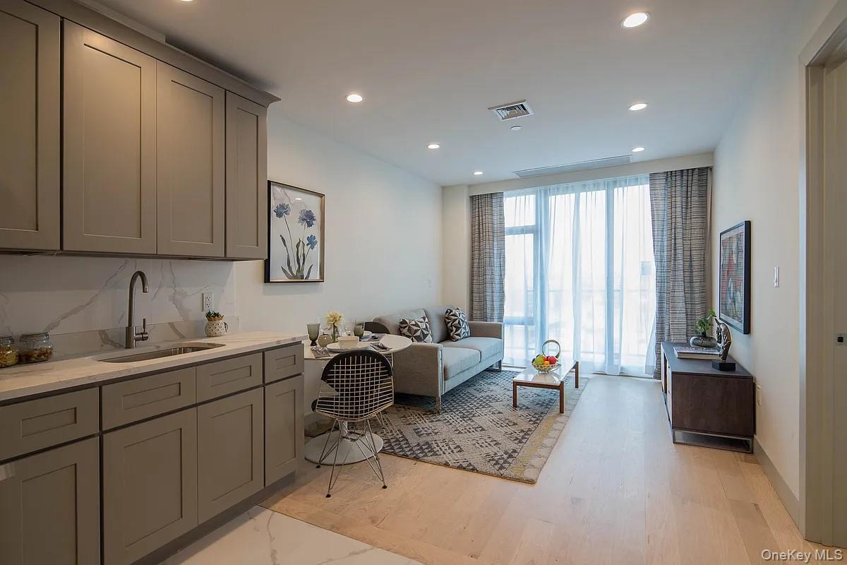 14126 Northern Boulevard 4d Property Photo 6