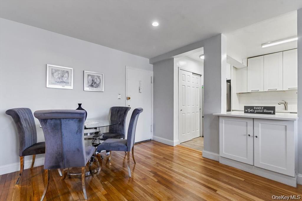 5425 Valles Avenue 3f Property Photo 4