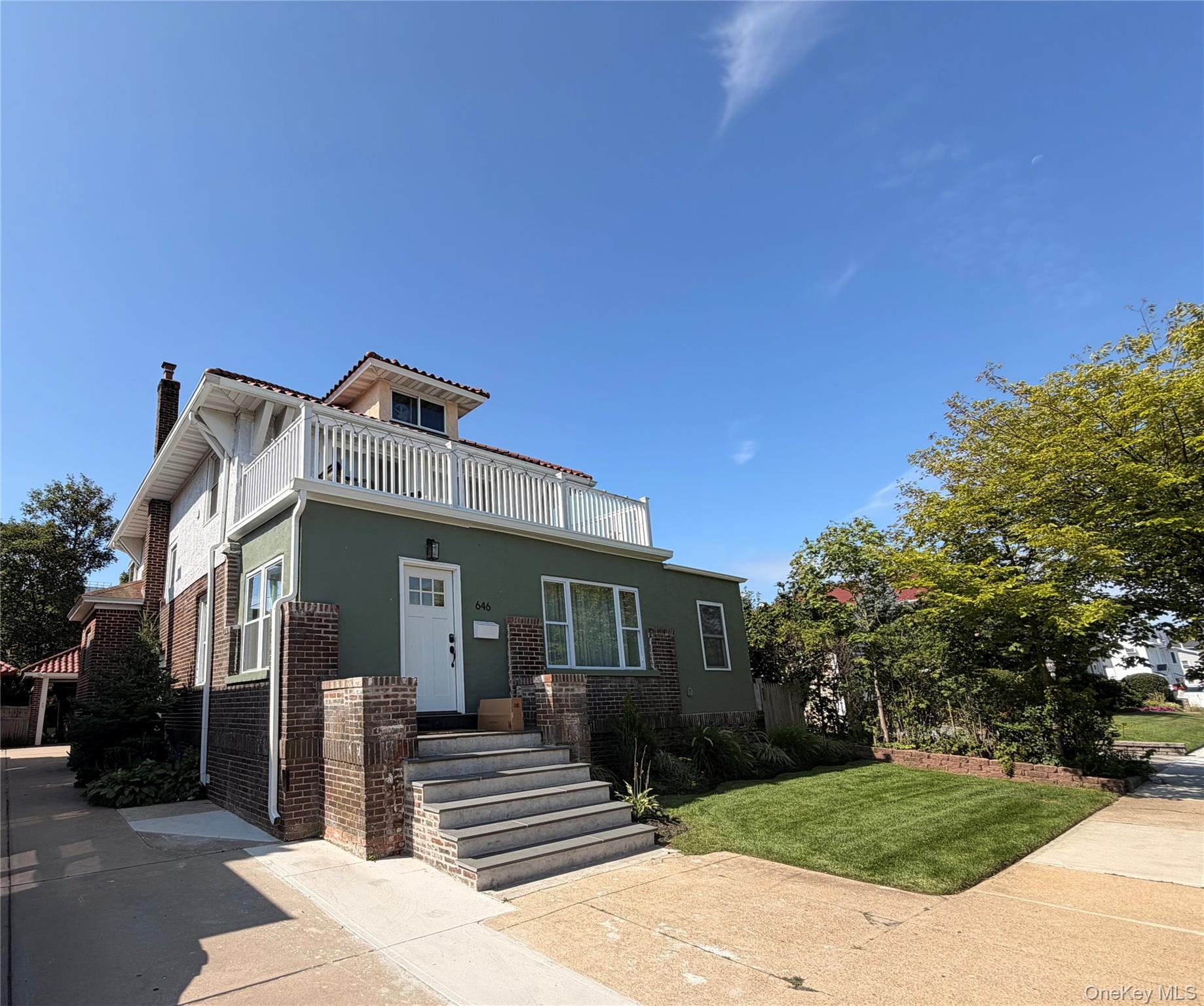 646 W Beech Street Lower Property Photo 1