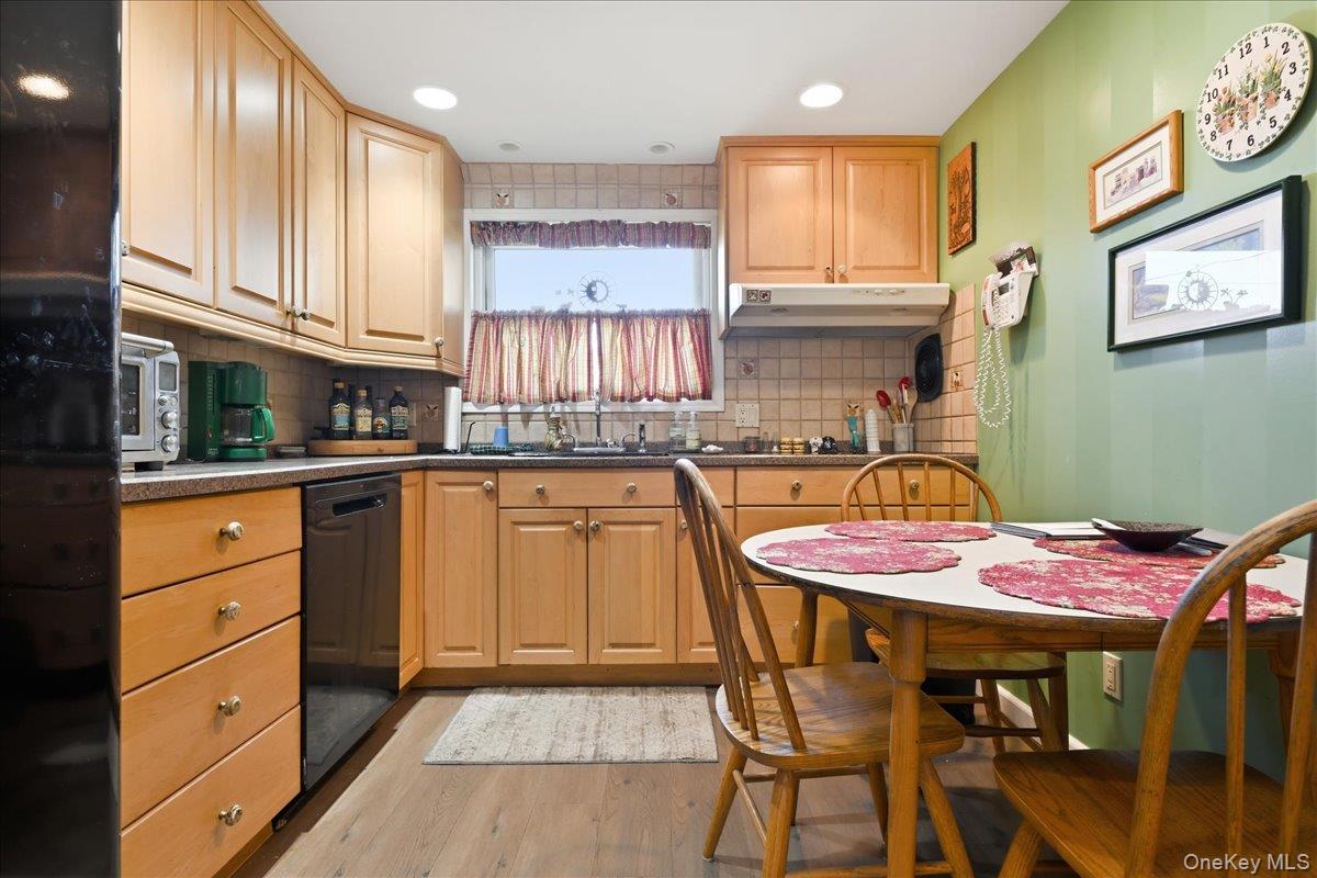 1981 Lenox Avenue Property Photo 5