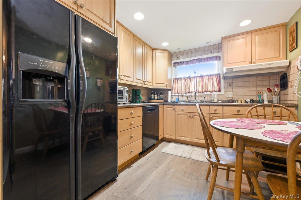1981 Lenox Avenue Property Photo 6
