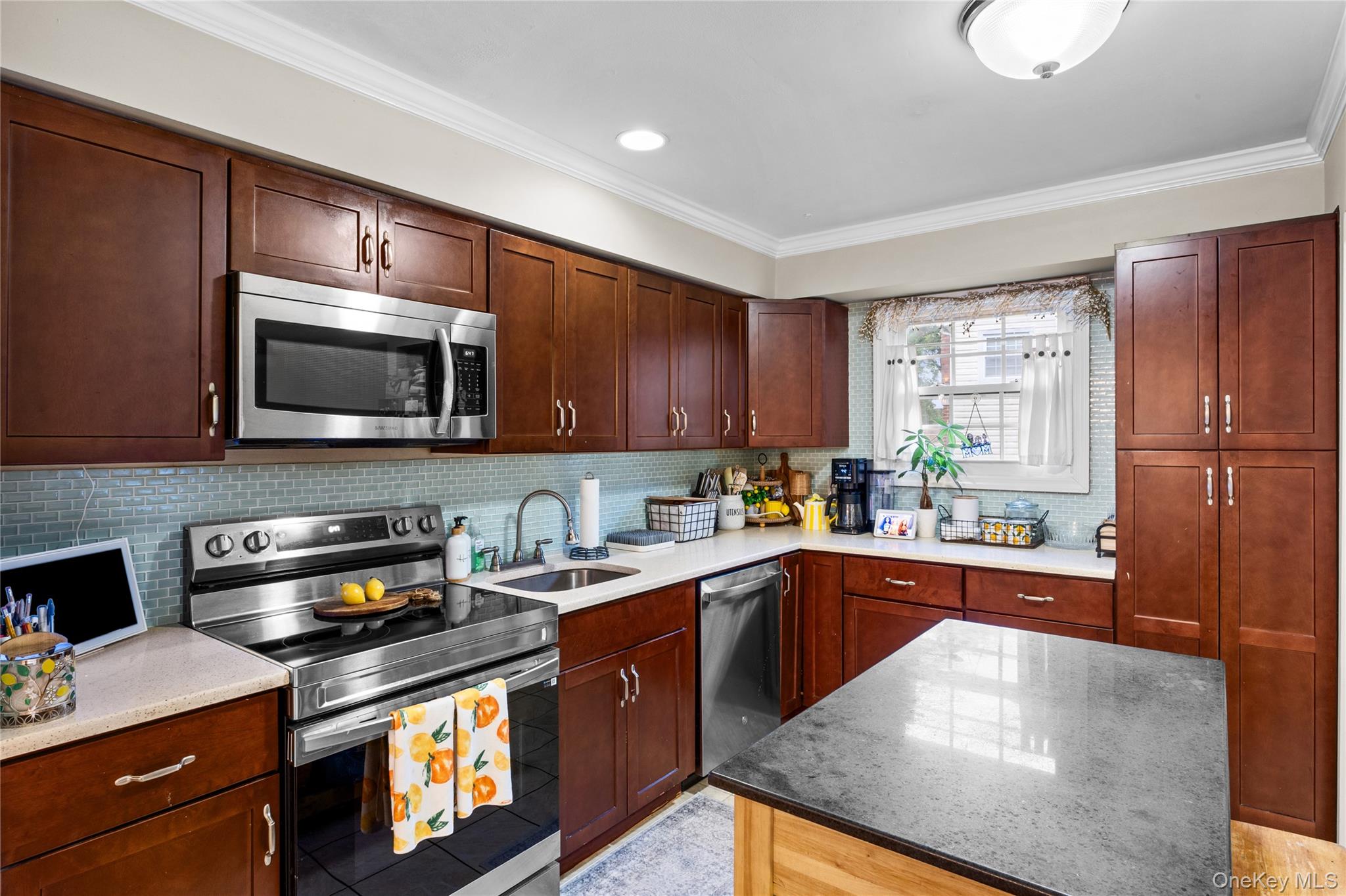33 Manhasset Road Property Photo 7