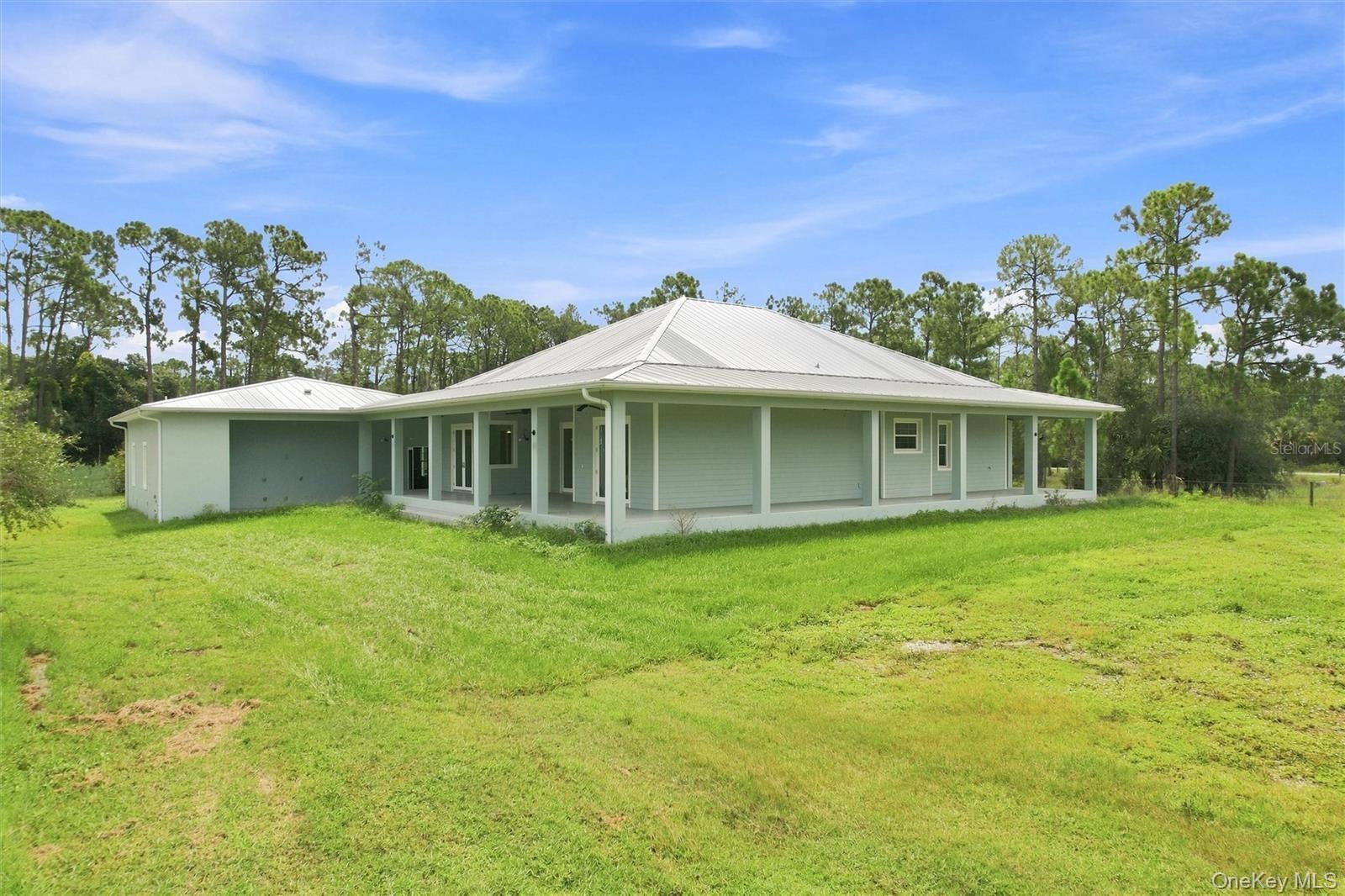 8146 Tropicaire Property Photo 1