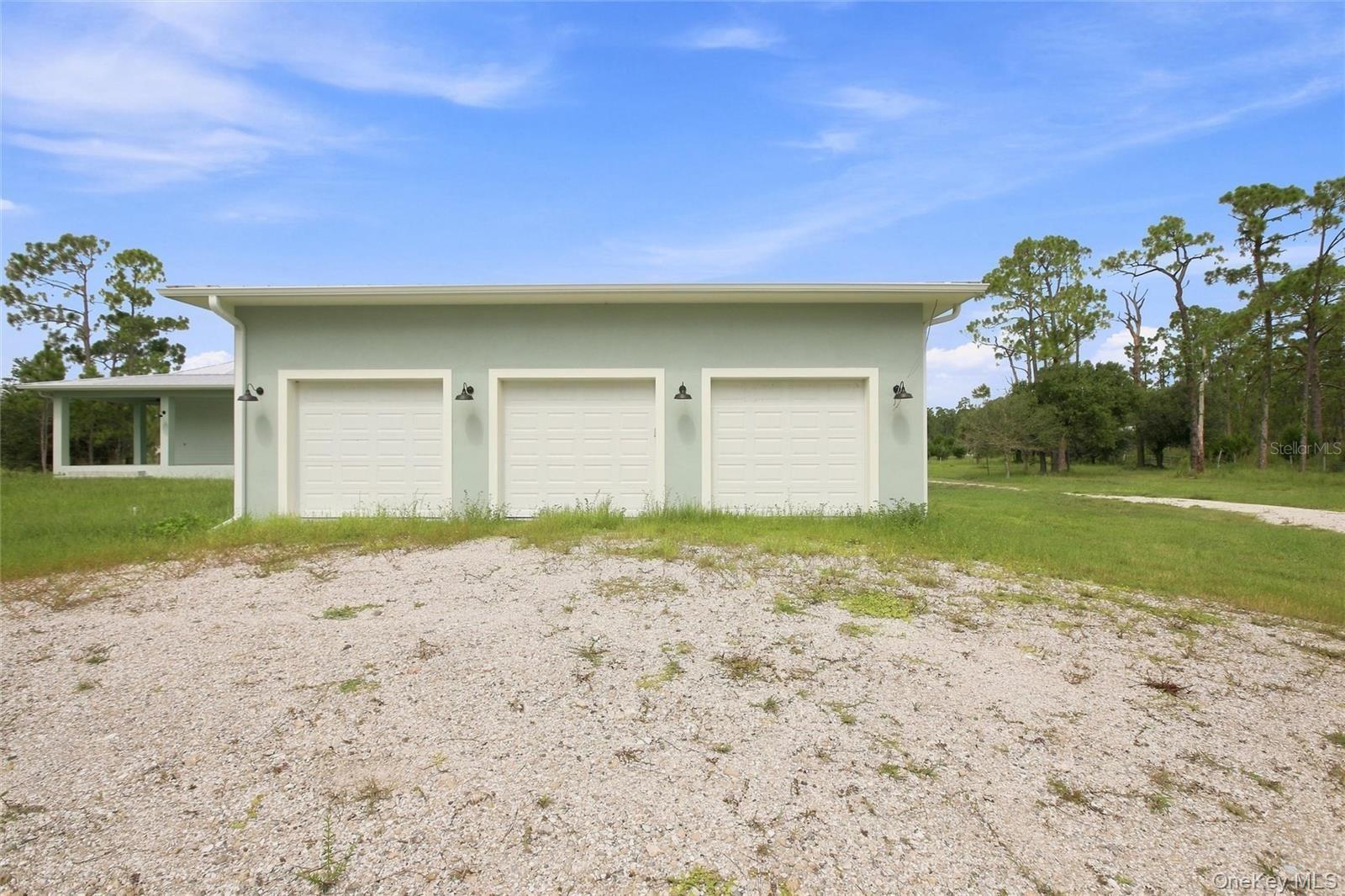 8146 Tropicaire Property Photo 2