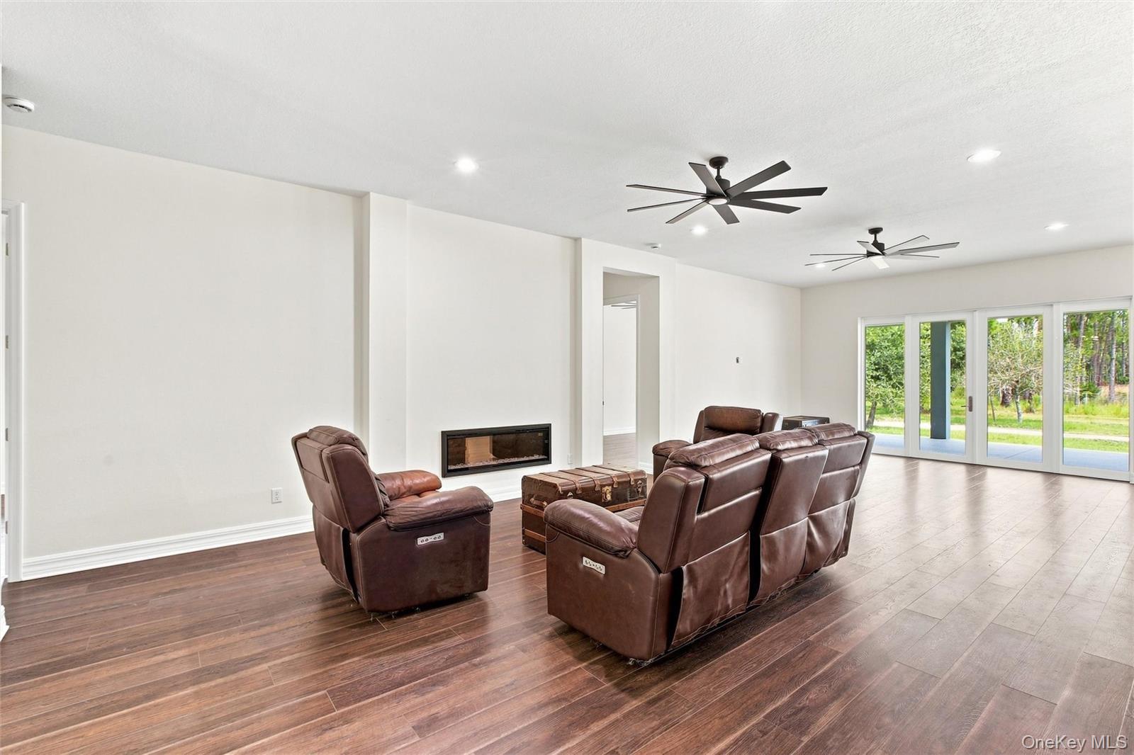 8146 Tropicaire Property Photo 5