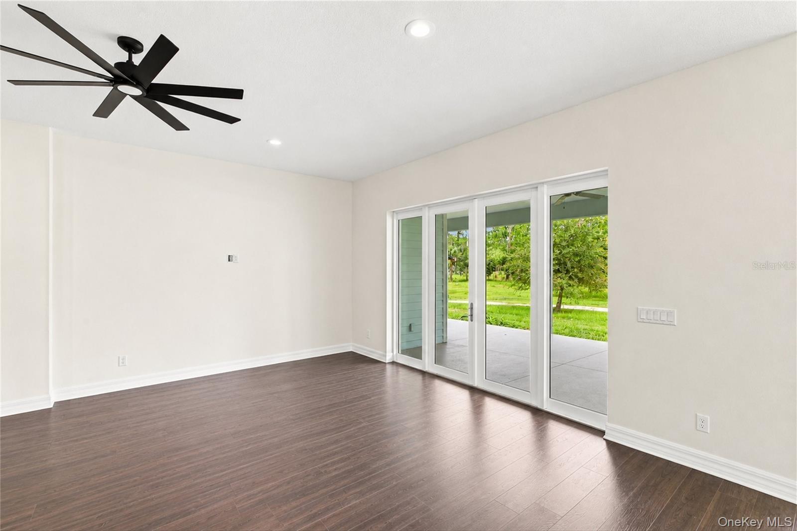 8146 Tropicaire Property Photo 6