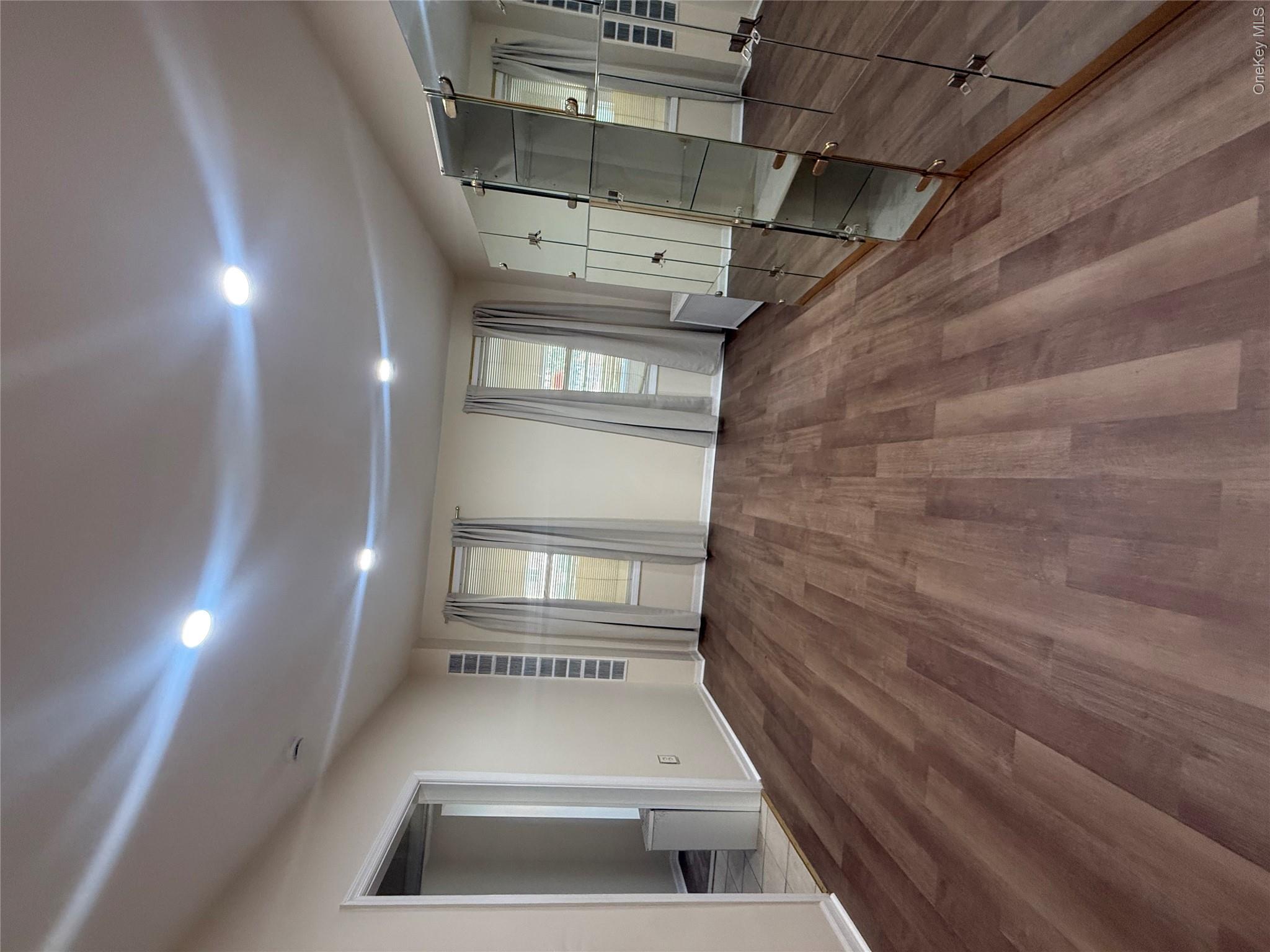 868 Morris Park Avenue Property Photo 5