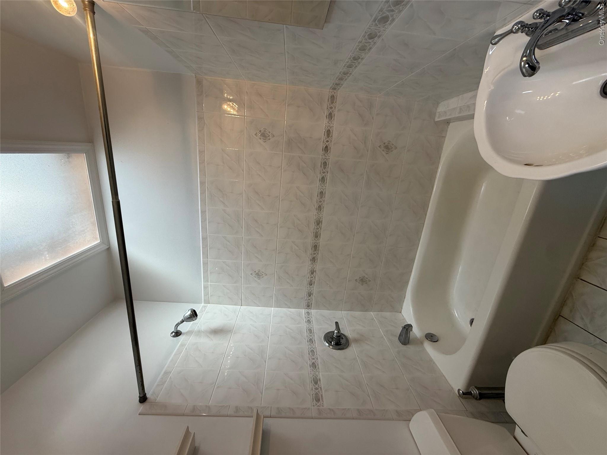 868 Morris Park Avenue Property Photo 15