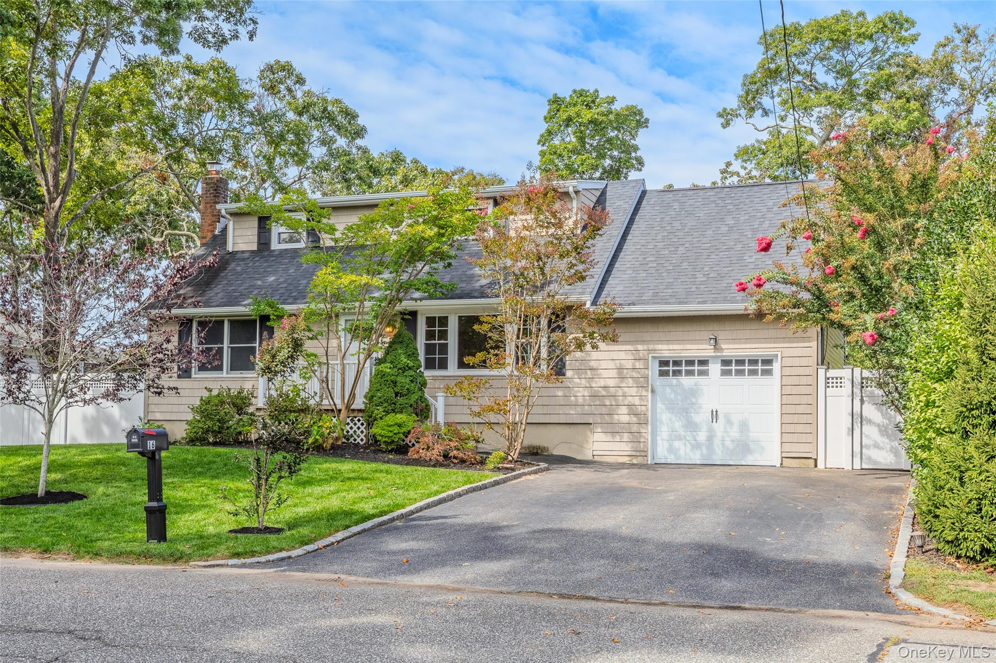 16 Hewitt Boulevard Property Photo 1