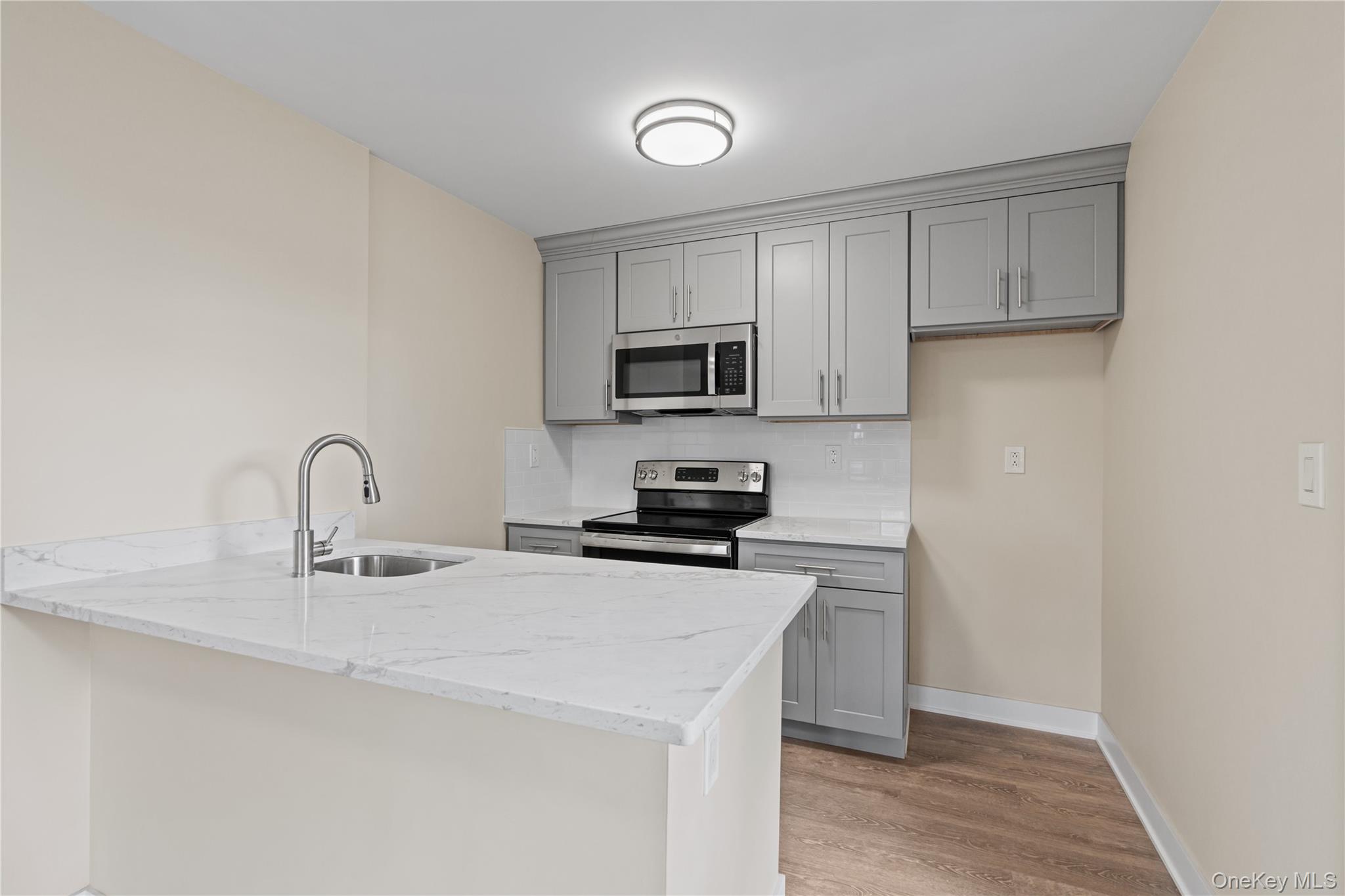 135 Wakefield Avenue 401 Property Photo 4