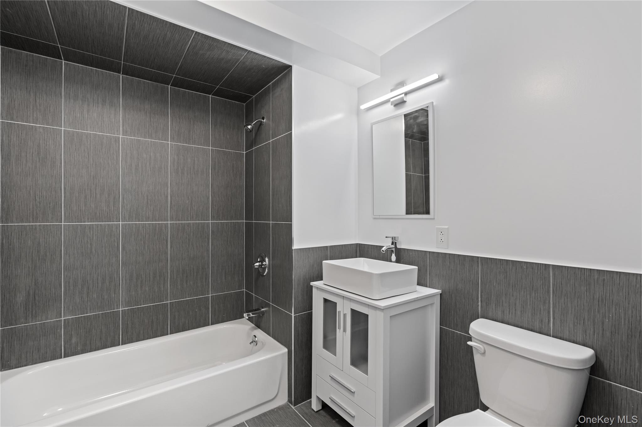 135 Wakefield Avenue 401 Property Photo 5