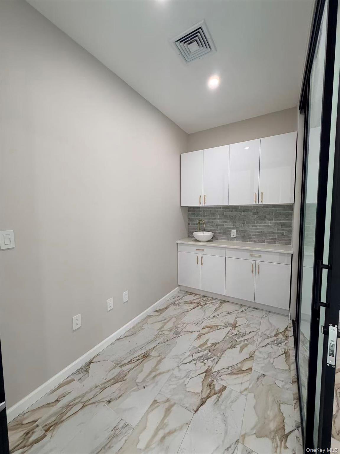 14147 Northern Boulevard 2nd Fl Property Photo 3
