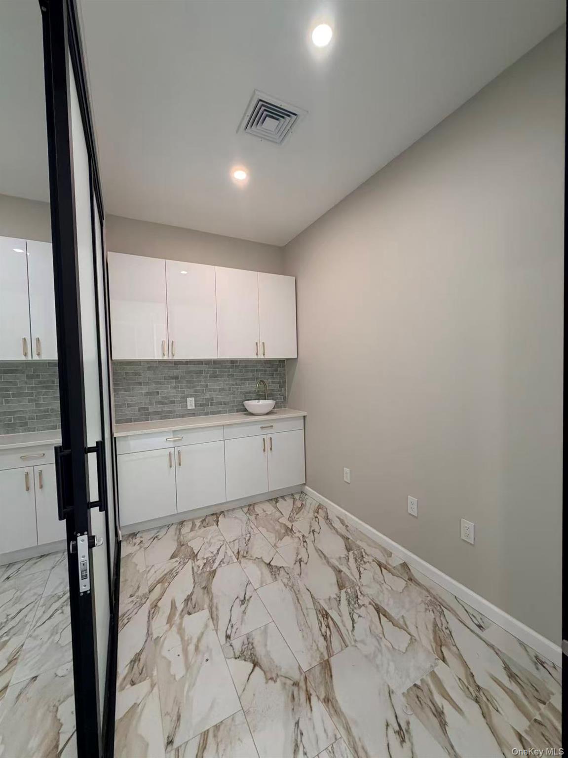 14147 Northern Boulevard 2nd Fl Property Photo 4