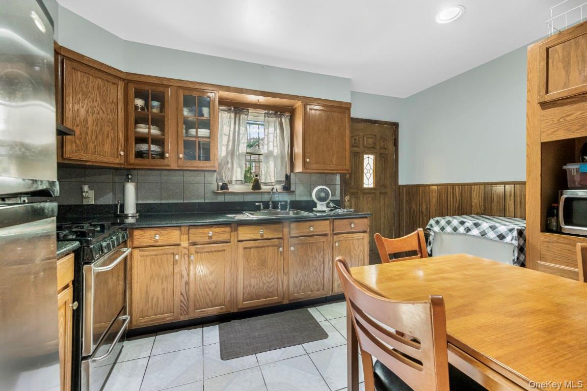 1363 Albany Avenue Property Photo 9
