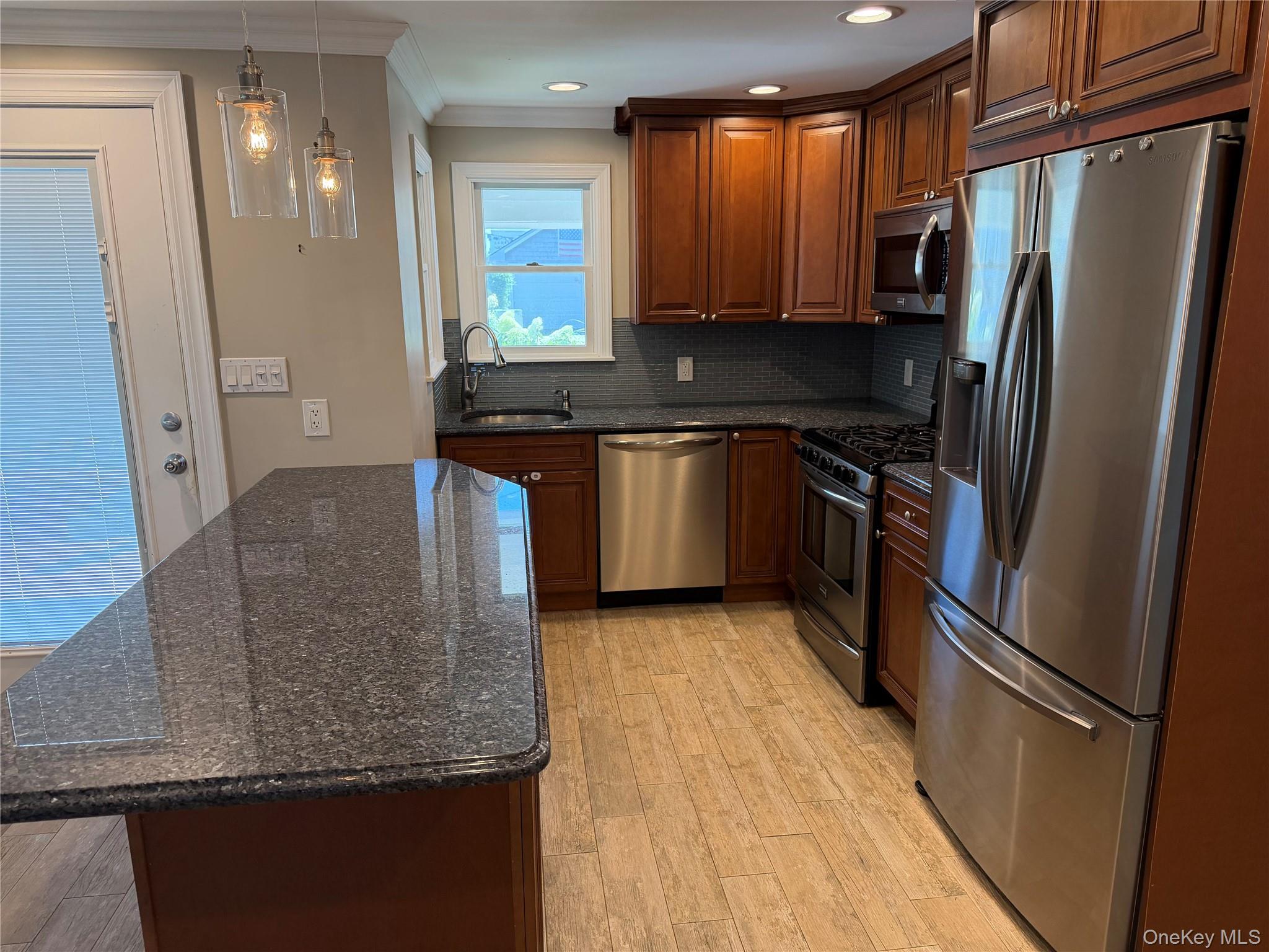 35 Trenton Avenue 1st Floor Property Photo 4