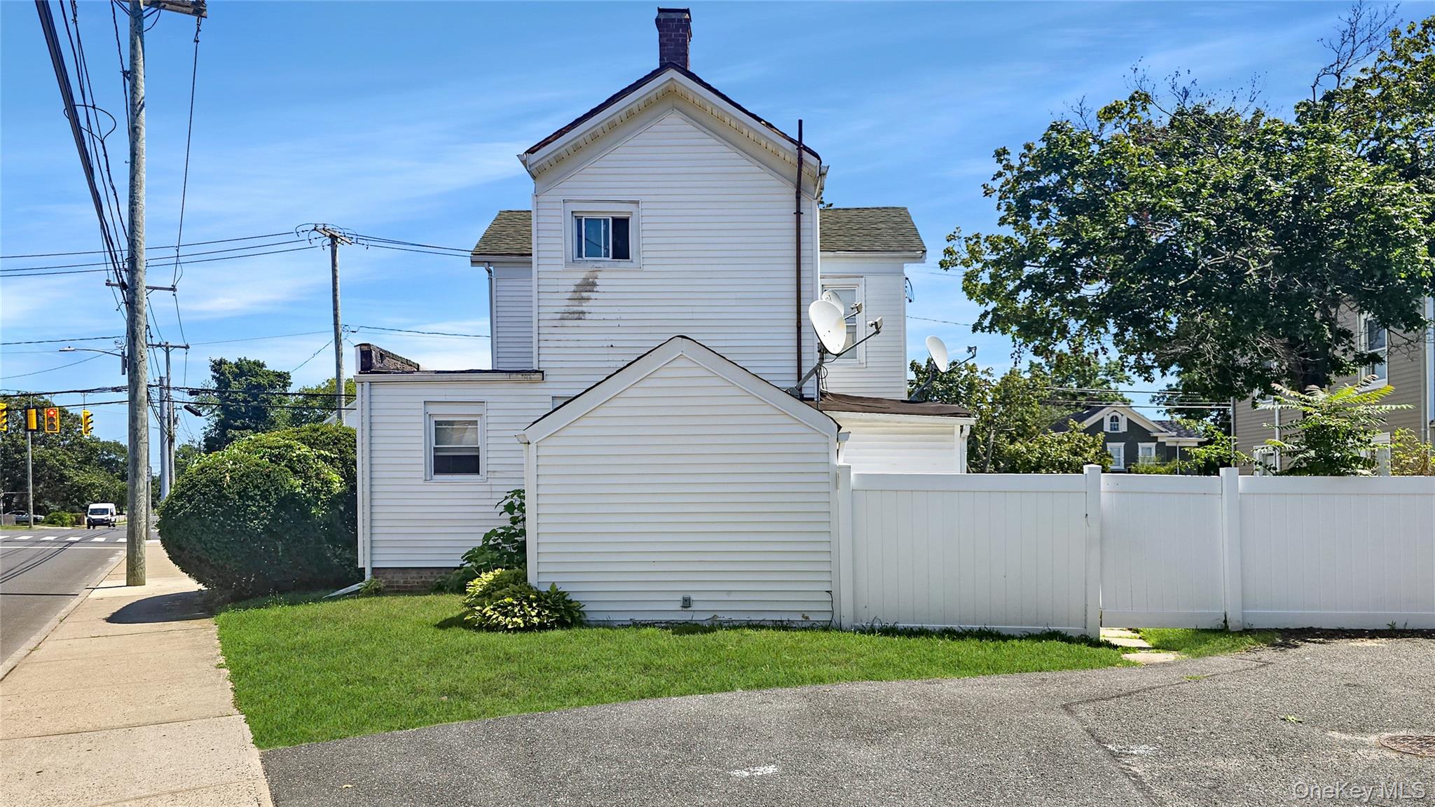 76 Oak Street Property Photo 7