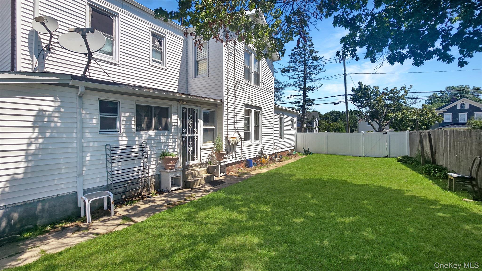 76 Oak Street Property Photo 8