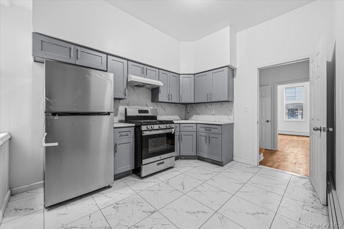 2050 Ryer Avenue Property Photo 9