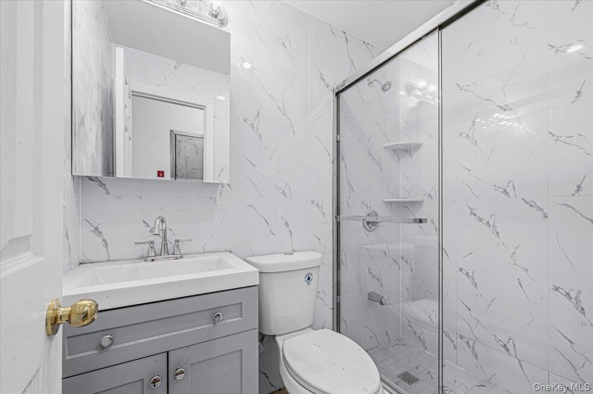 2050 Ryer Avenue Property Photo 26