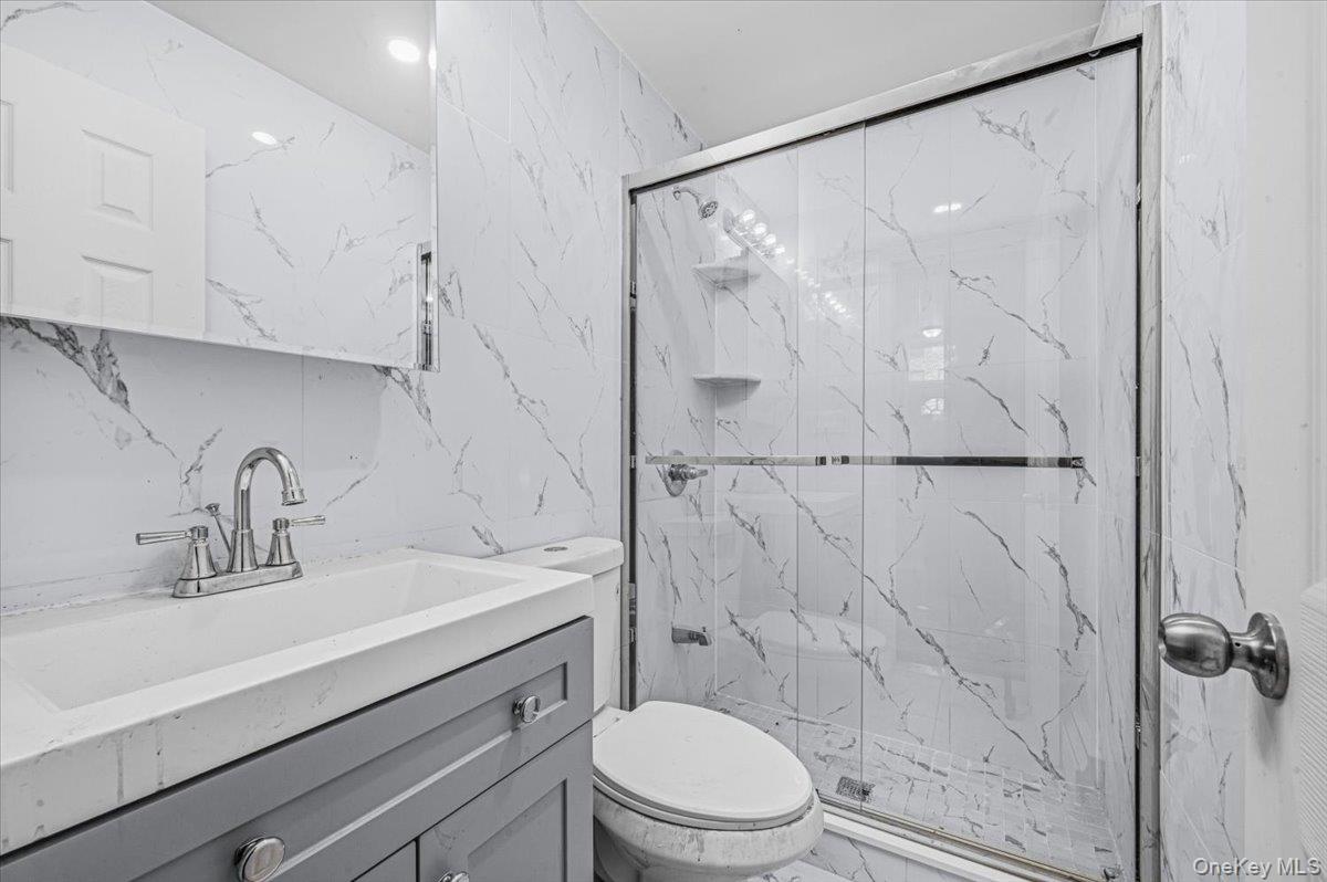 2050 Ryer Avenue Property Photo 27