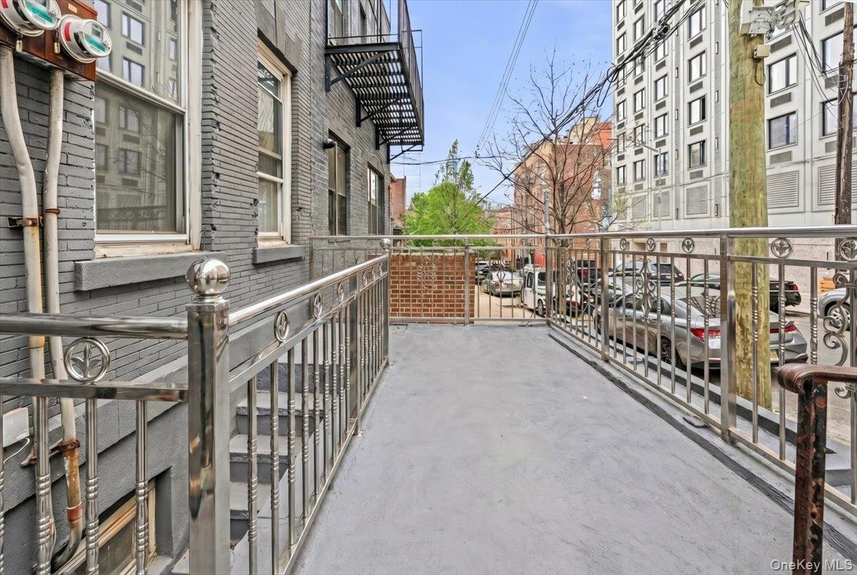 2050 Ryer Avenue Property Photo 30