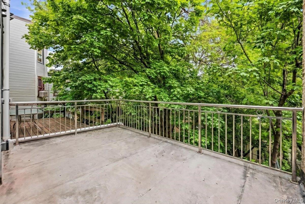 2050 Ryer Avenue Property Photo 33
