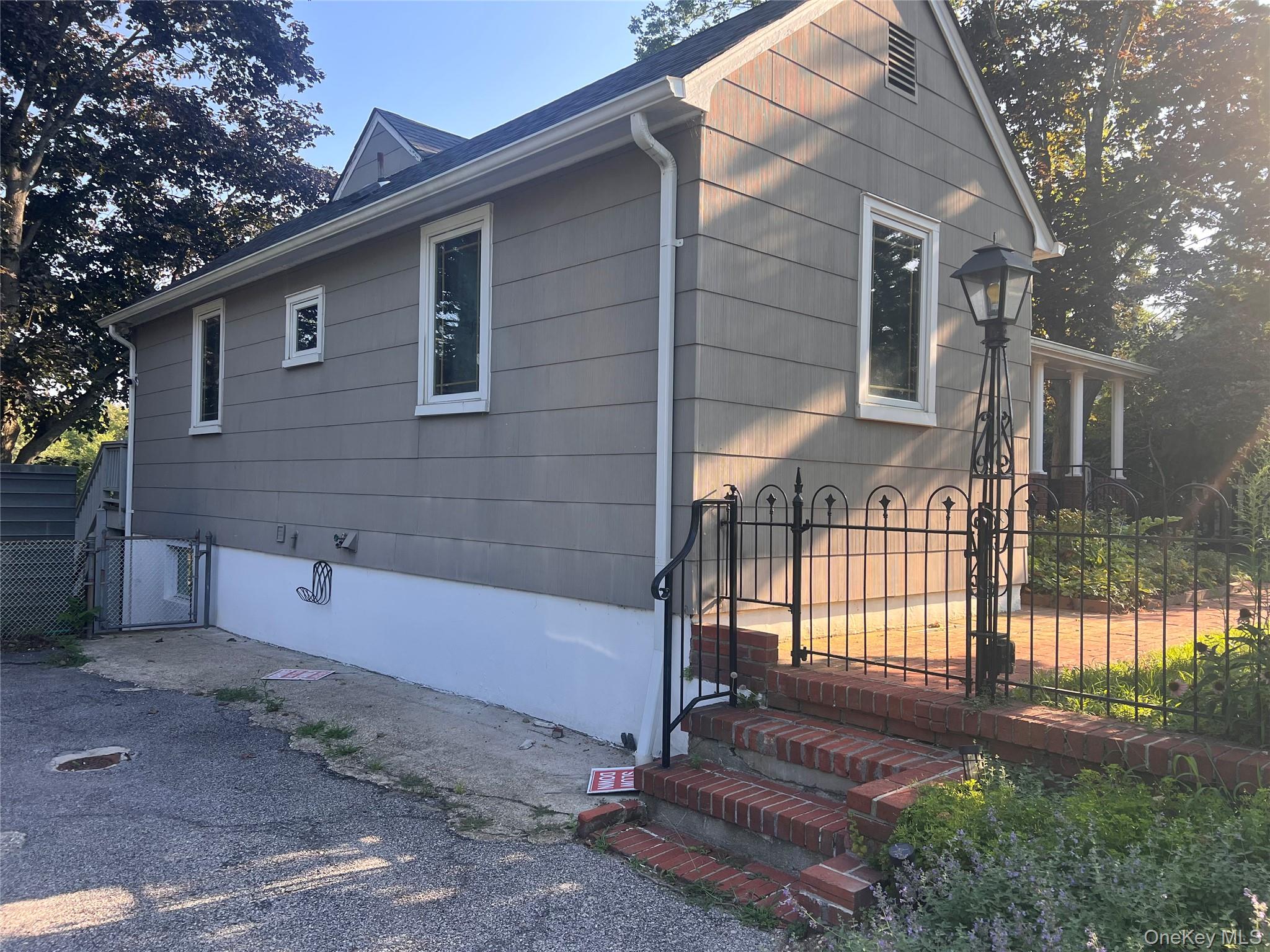 1375 W Main Street Property Photo 4
