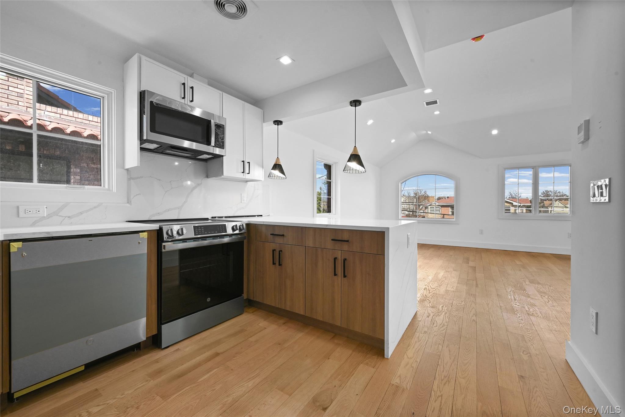 38-40 215 Street Property Photo 16