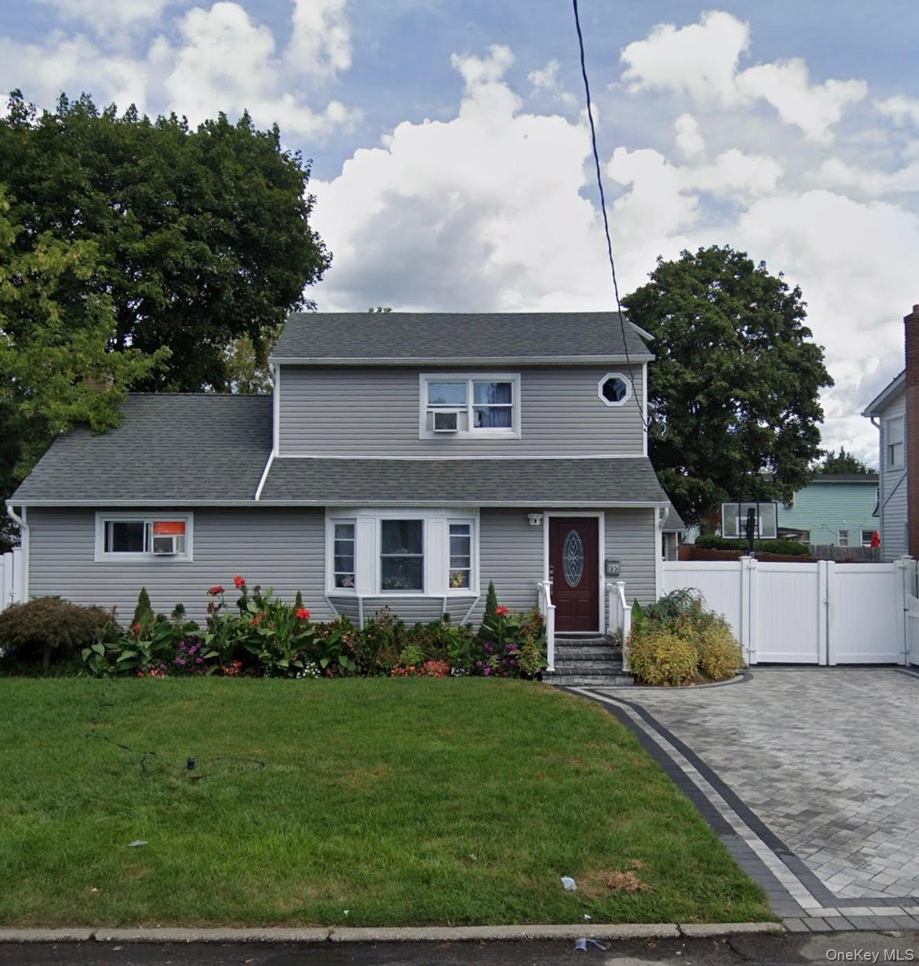 95 E Booker Avenue Property Photo 1