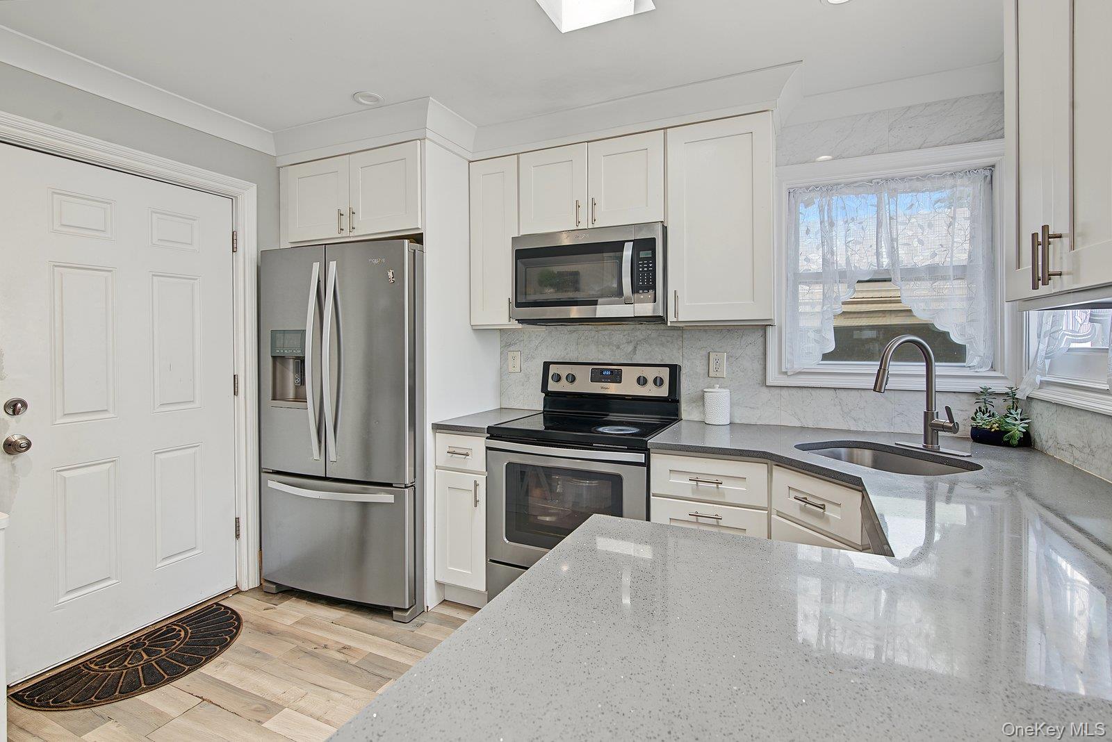 95 E Booker Avenue Property Photo 10