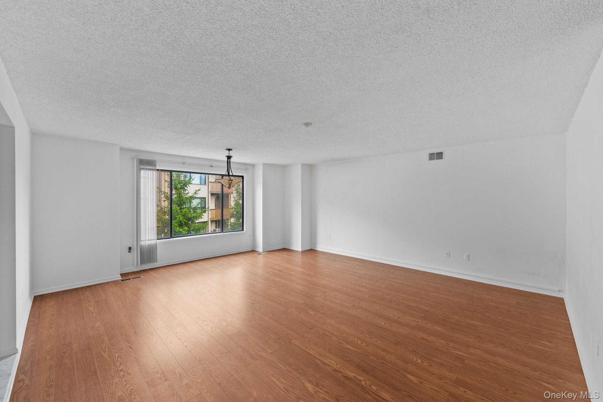 5 Kings Court Property Photo 4