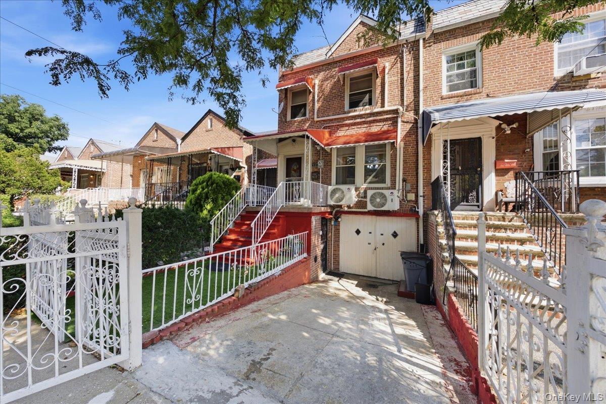 937 Duncan Street Property Photo 2