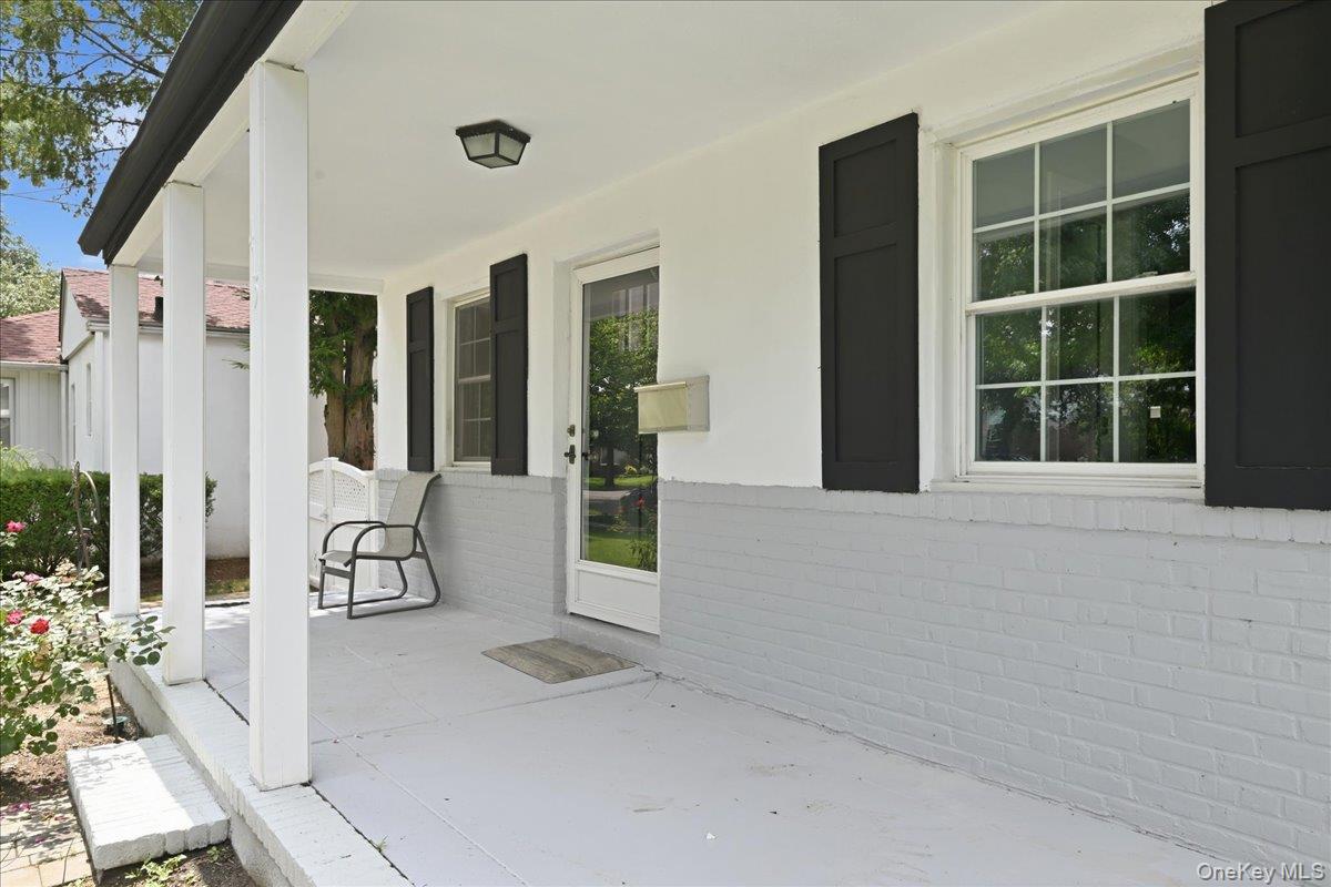 415 Leonard Boulevard Property Photo 4