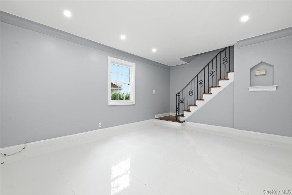 415 Leonard Boulevard Property Photo 5