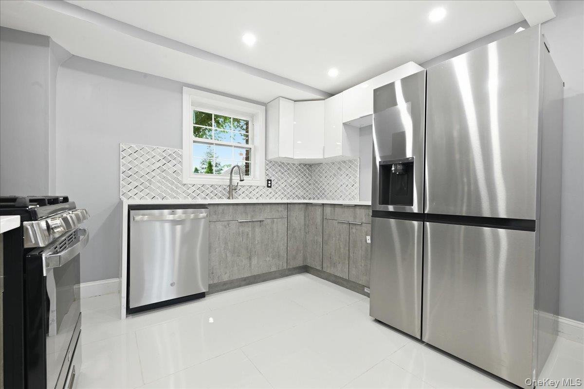 415 Leonard Boulevard Property Photo 11