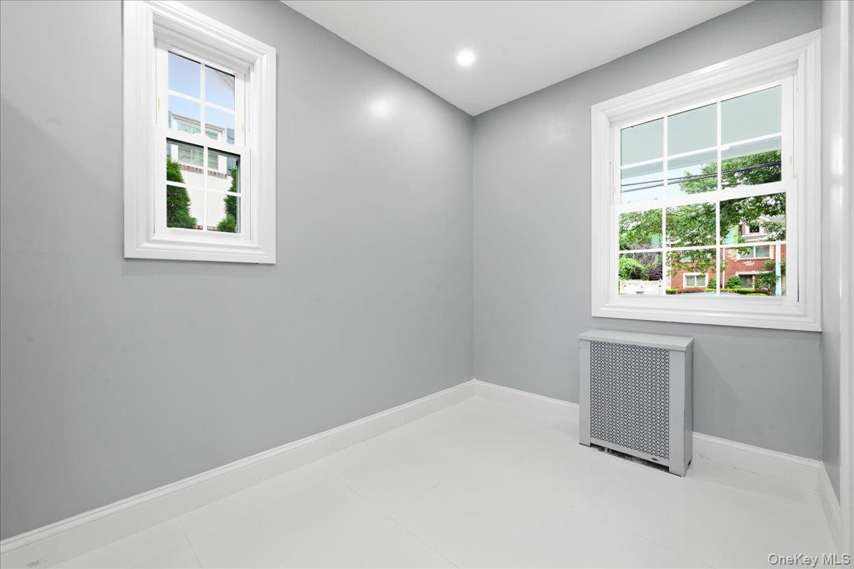 415 Leonard Boulevard Property Photo 14