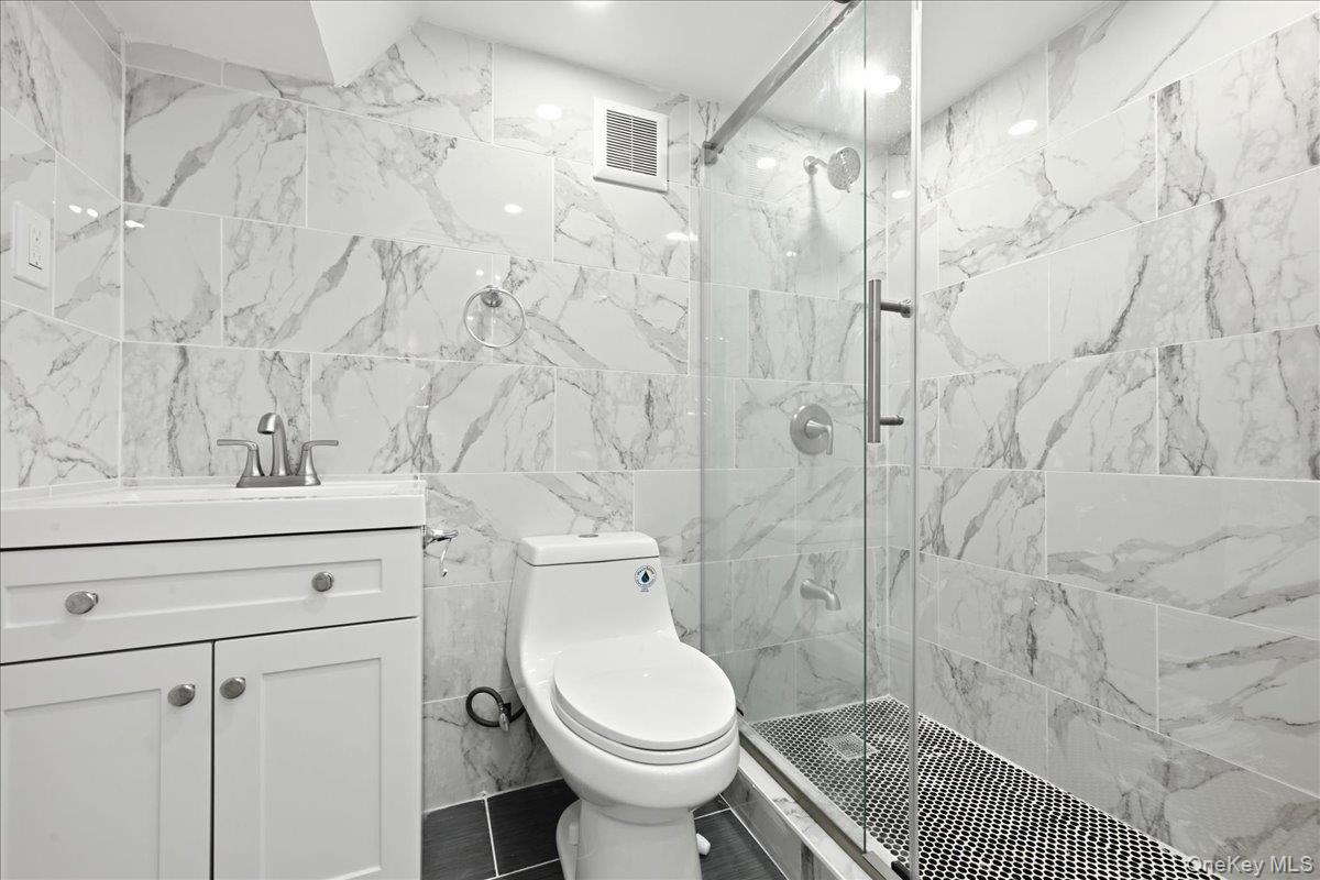 415 Leonard Boulevard Property Photo 23